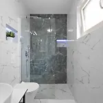 Beach Front Home In Srima Σπίτι διακοπών *