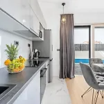 Beach Front Home In Srima Σπίτι διακοπών *