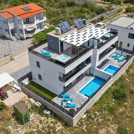 Beach Front Home In Srima Σπίτι διακοπών *