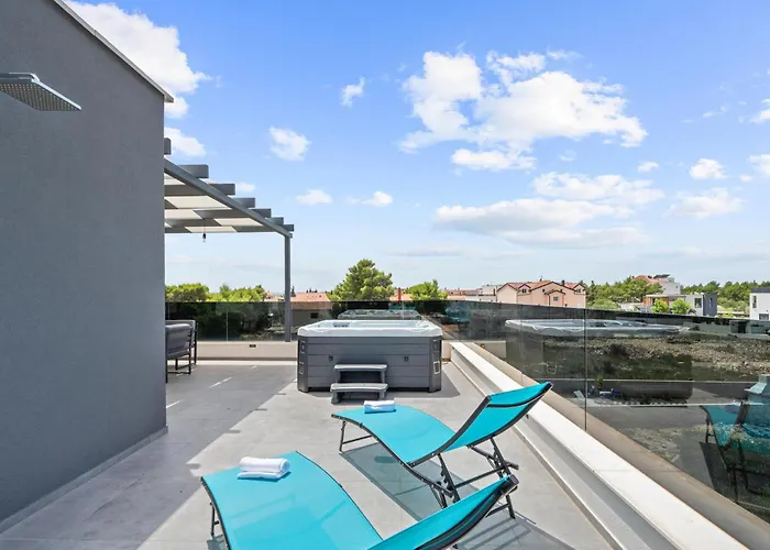 Awesome In Vikendica Srima